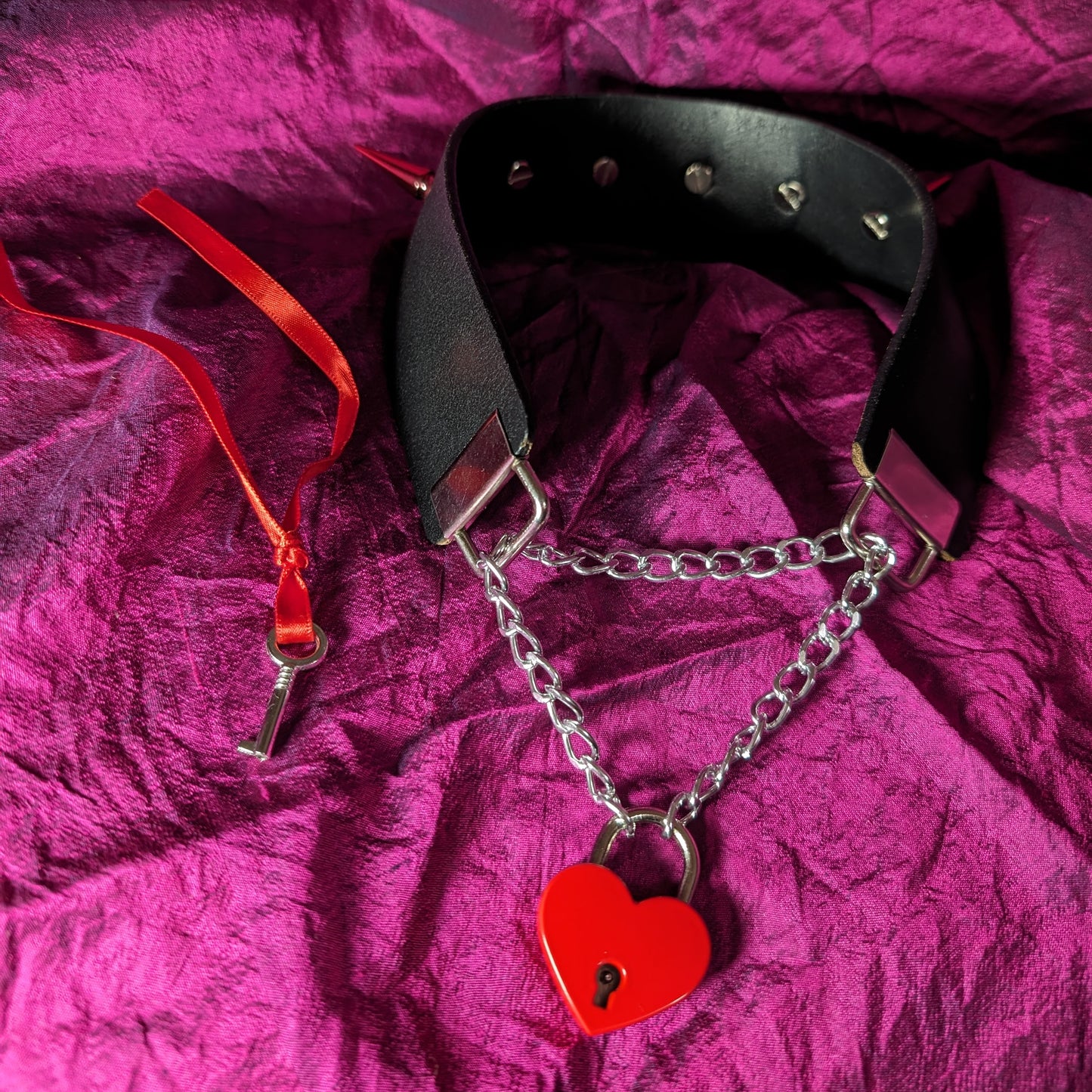Wrangler red choke collar