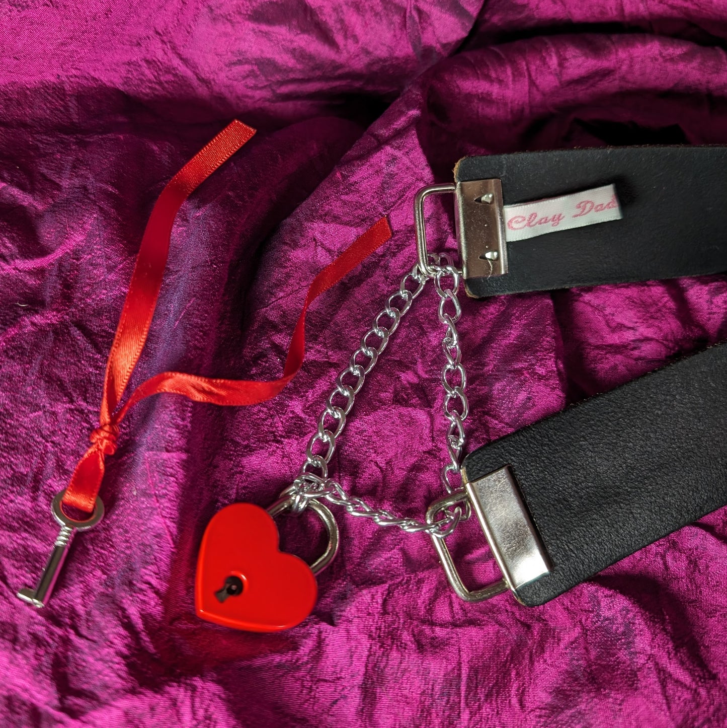 Wrangler red choke collar