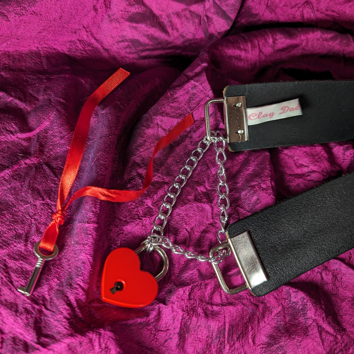 Wrangler red choke collar